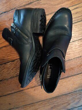 Black leather boots women 7.5 Born brand